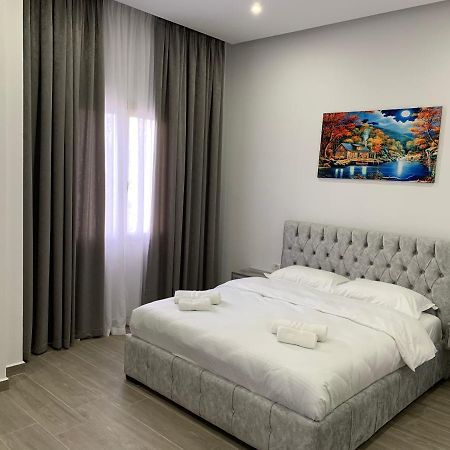 Hotel Restaurant Deso Shijak Dış mekan fotoğraf