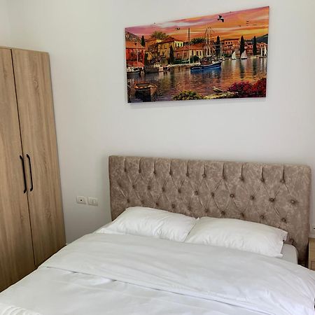 Hotel Restaurant Deso Shijak Dış mekan fotoğraf