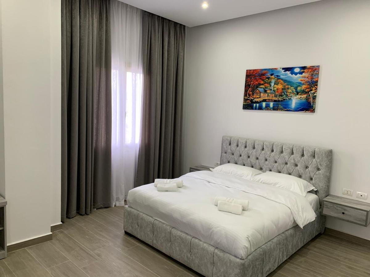 Hotel Restaurant Deso Shijak Dış mekan fotoğraf