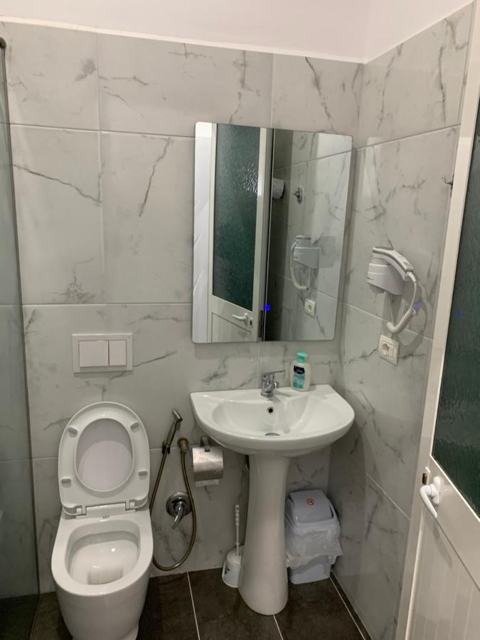 Hotel Restaurant Deso Shijak Dış mekan fotoğraf