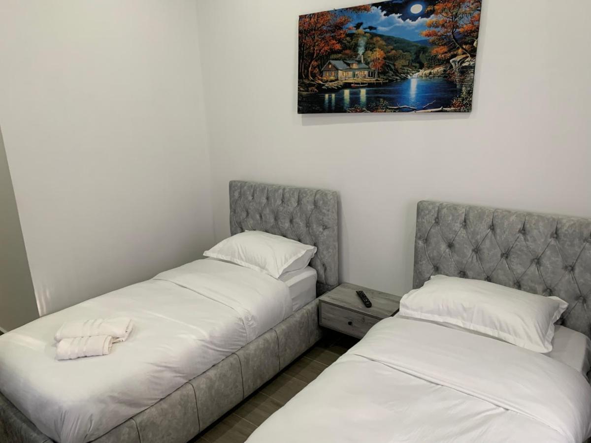 Hotel Restaurant Deso Shijak Dış mekan fotoğraf