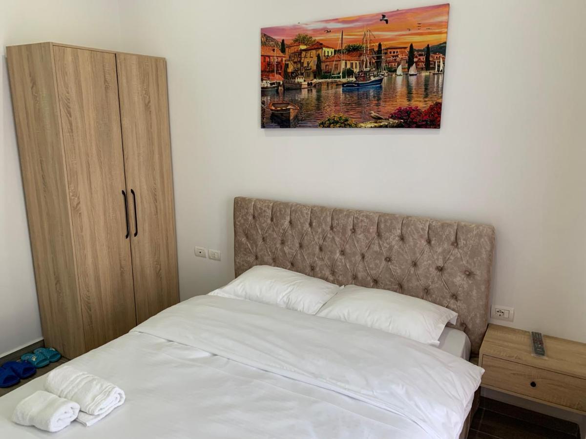 Hotel Restaurant Deso Shijak Dış mekan fotoğraf