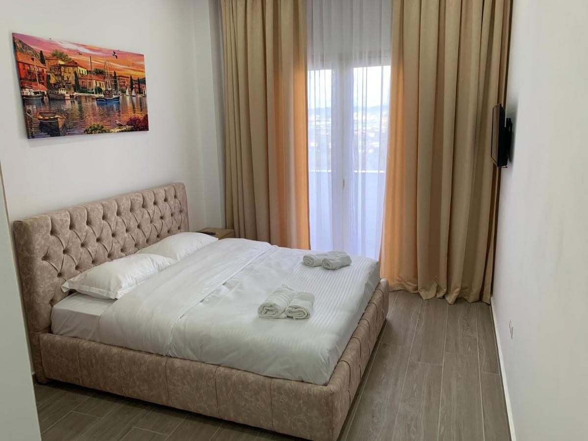 Hotel Restaurant Deso Shijak Dış mekan fotoğraf