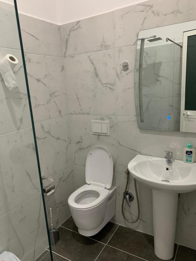 Hotel Restaurant Deso Shijak Dış mekan fotoğraf