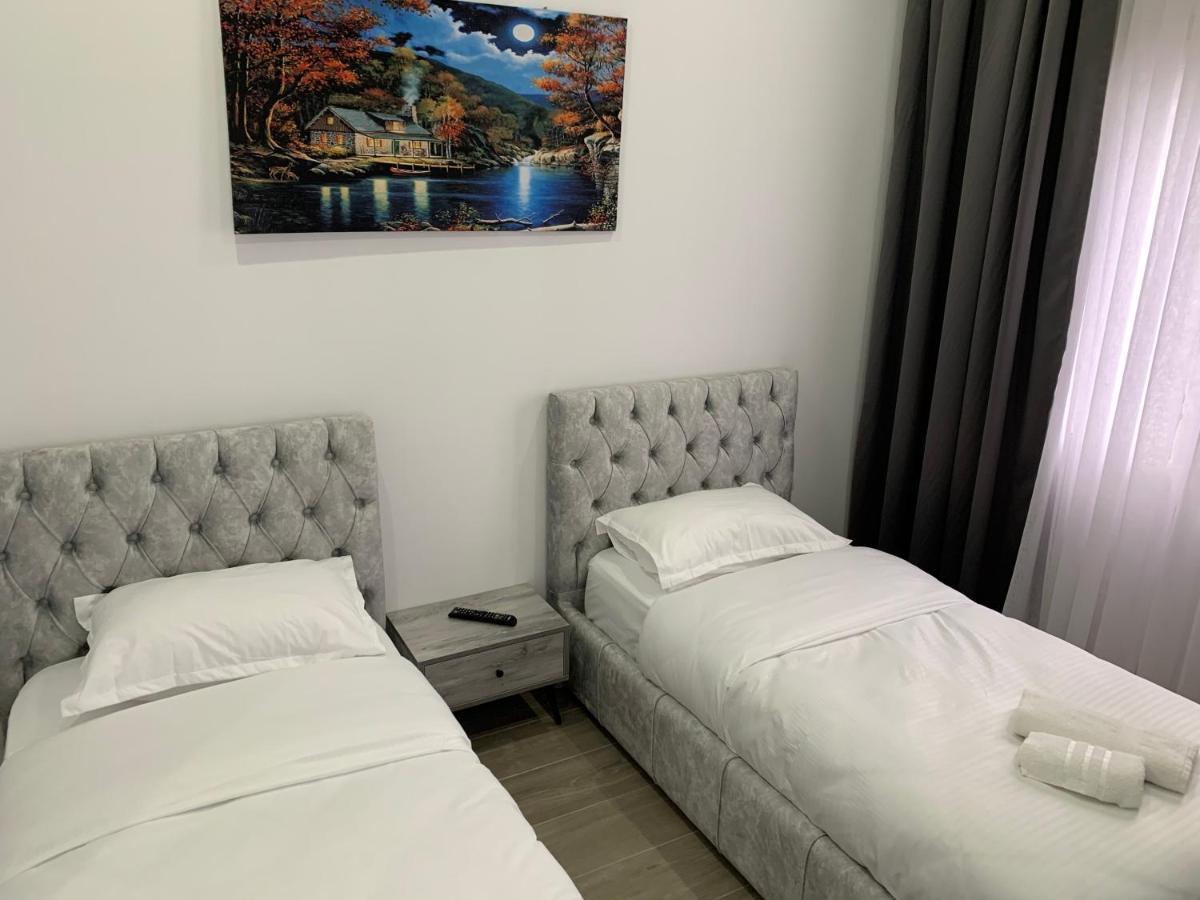 Hotel Restaurant Deso Shijak Dış mekan fotoğraf