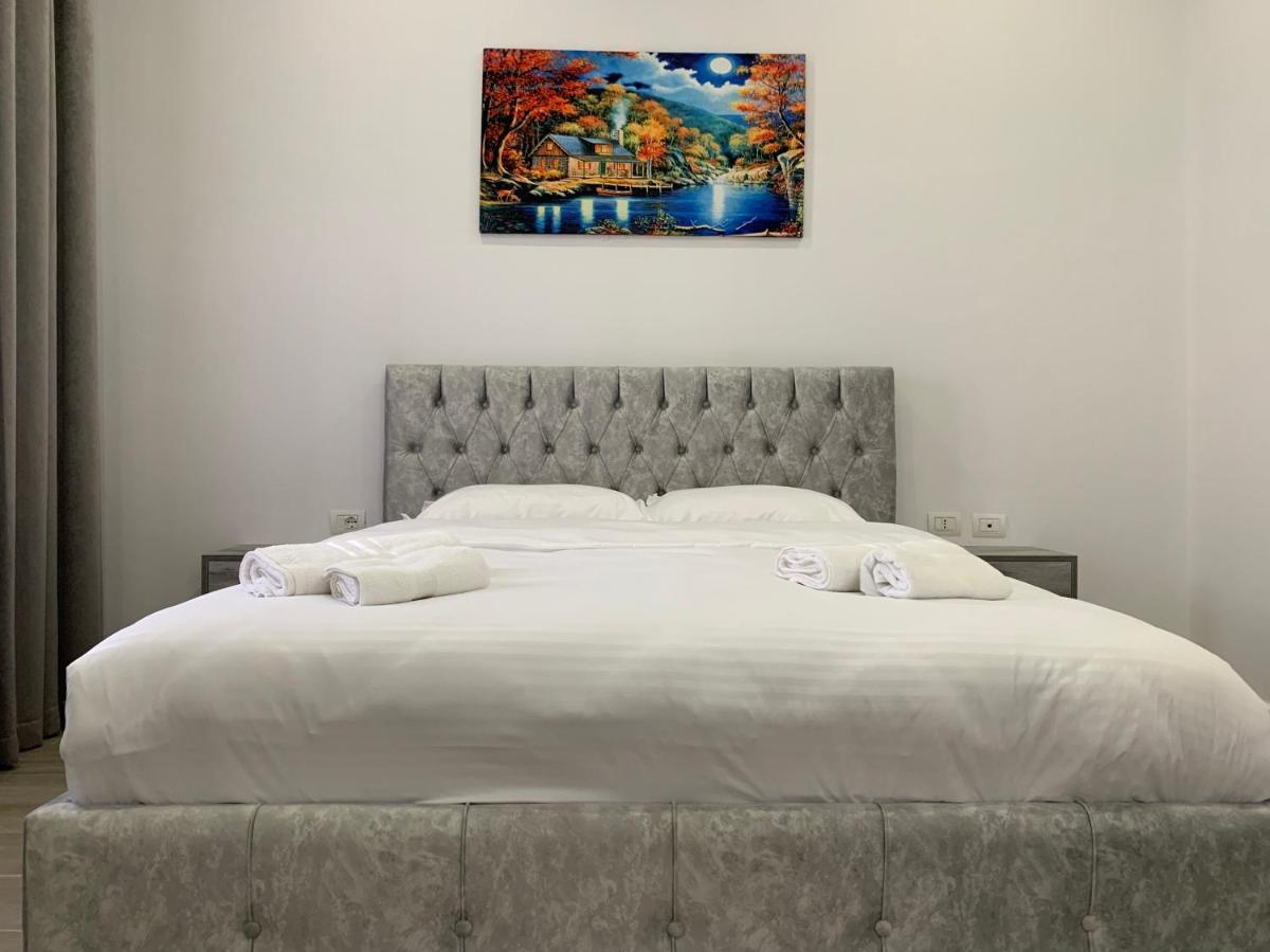 Hotel Restaurant Deso Shijak Dış mekan fotoğraf