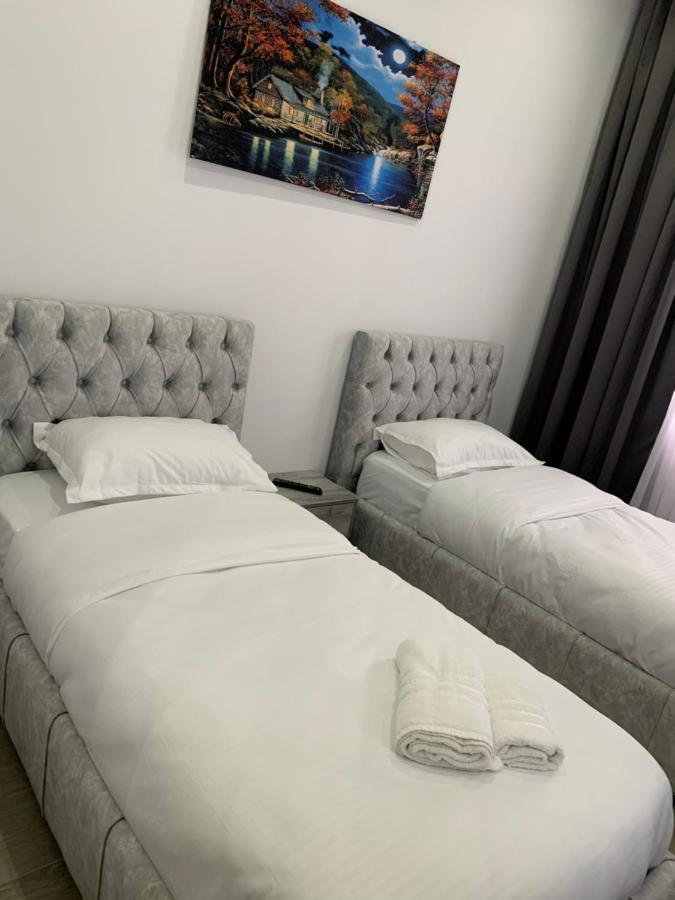 Hotel Restaurant Deso Shijak Dış mekan fotoğraf