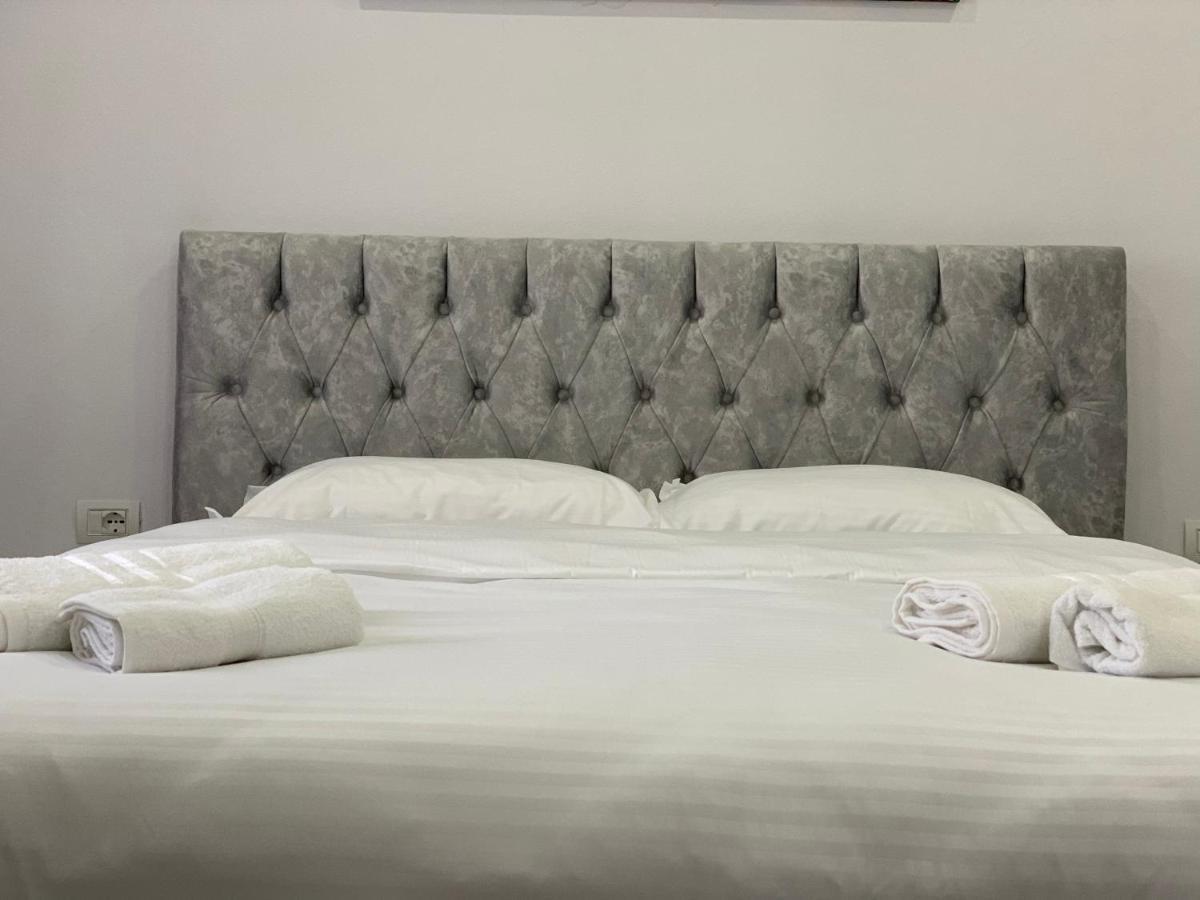 Hotel Restaurant Deso Shijak Dış mekan fotoğraf