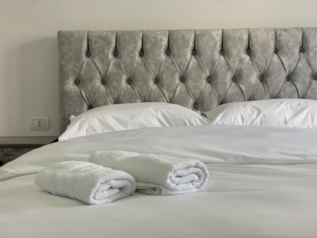 Hotel Restaurant Deso Shijak Dış mekan fotoğraf