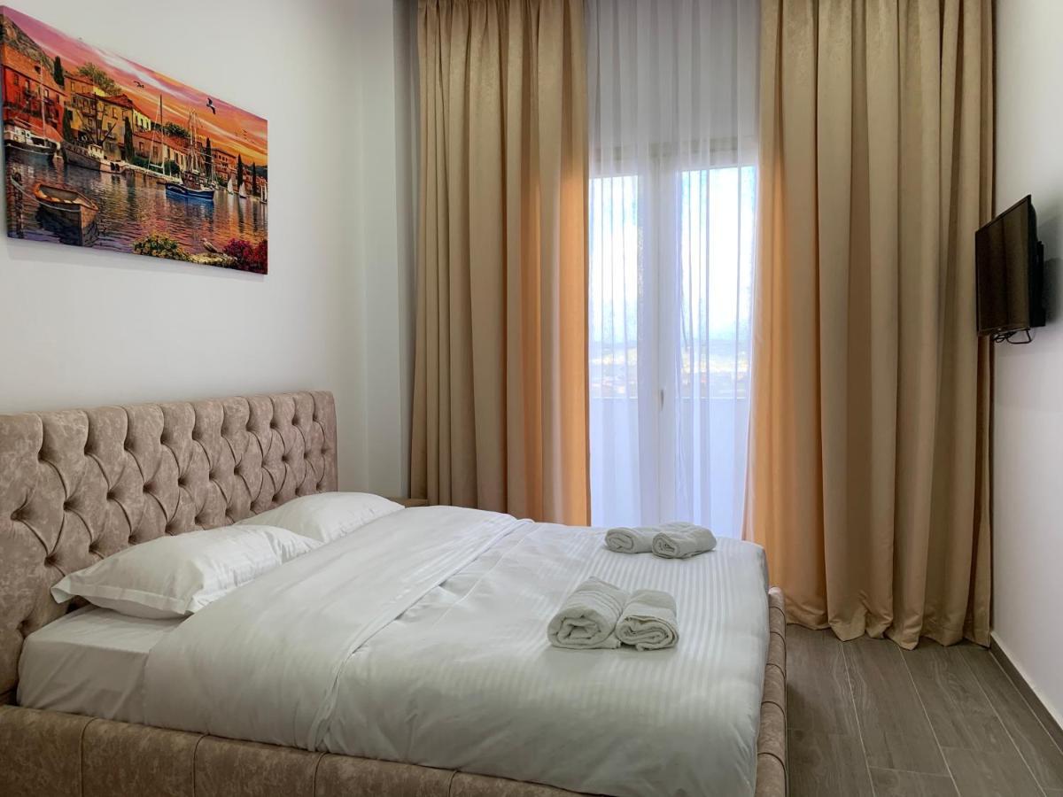Hotel Restaurant Deso Shijak Dış mekan fotoğraf