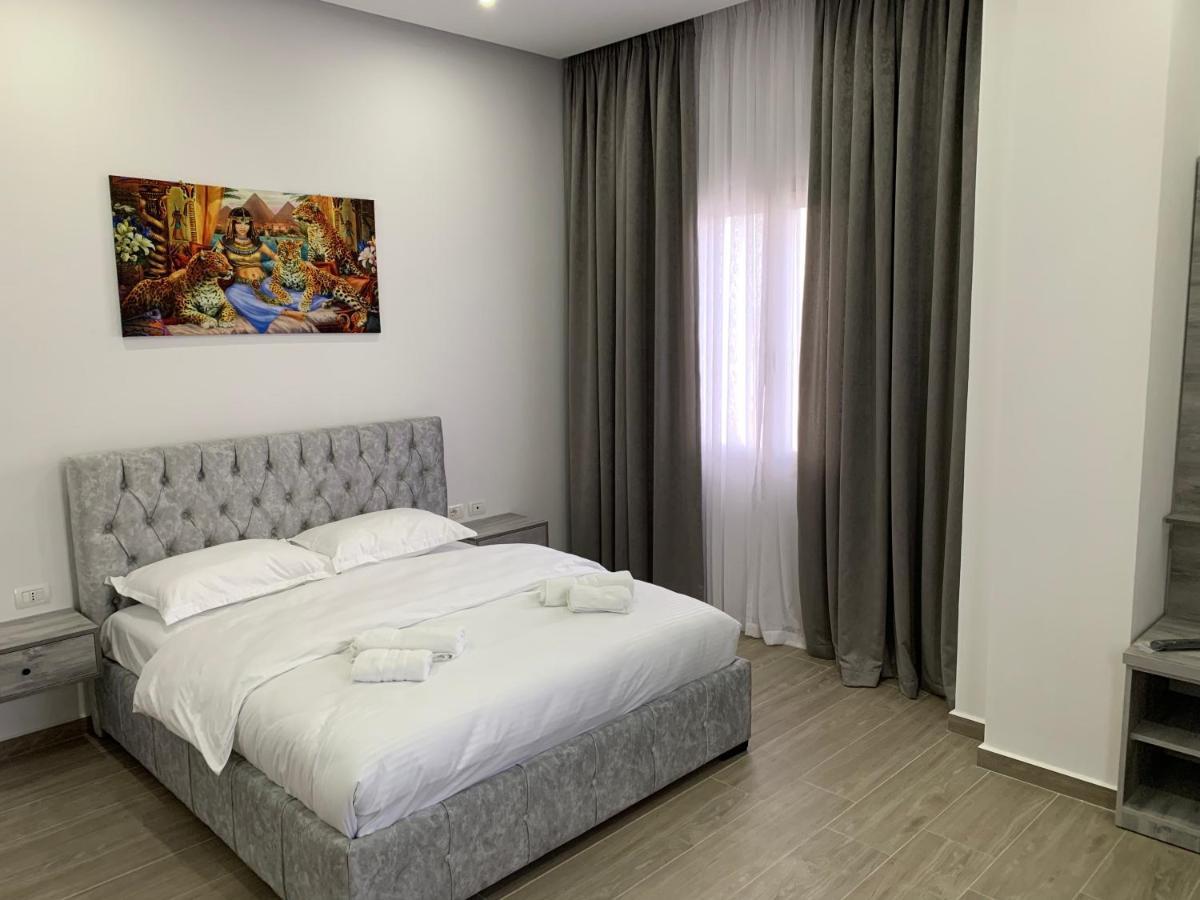 Hotel Restaurant Deso Shijak Dış mekan fotoğraf