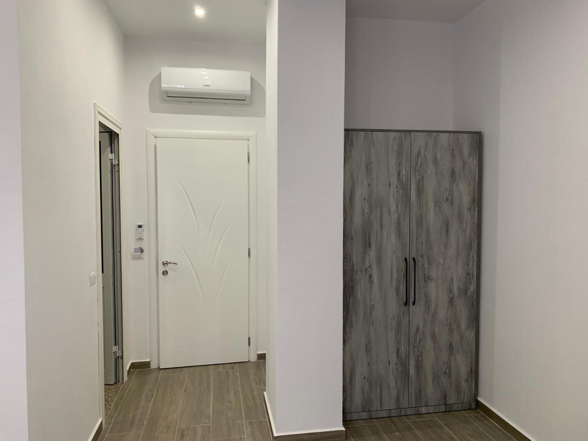 Hotel Restaurant Deso Shijak Dış mekan fotoğraf
